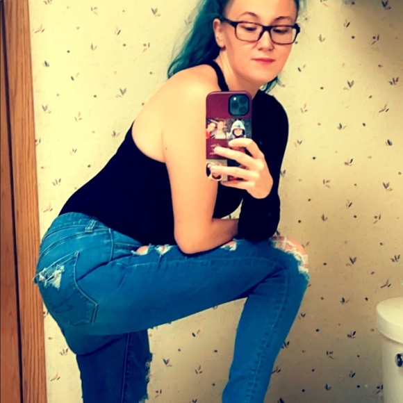 Meet your Posher, Ashton - Picture 5 of 8